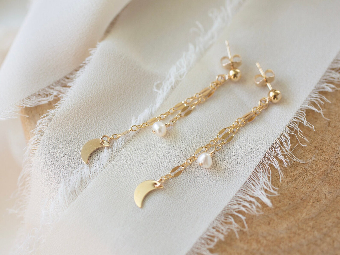 Luna Pearl Earrings