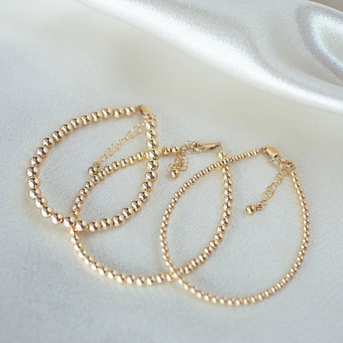 Minimal gold filled beaded bracelet