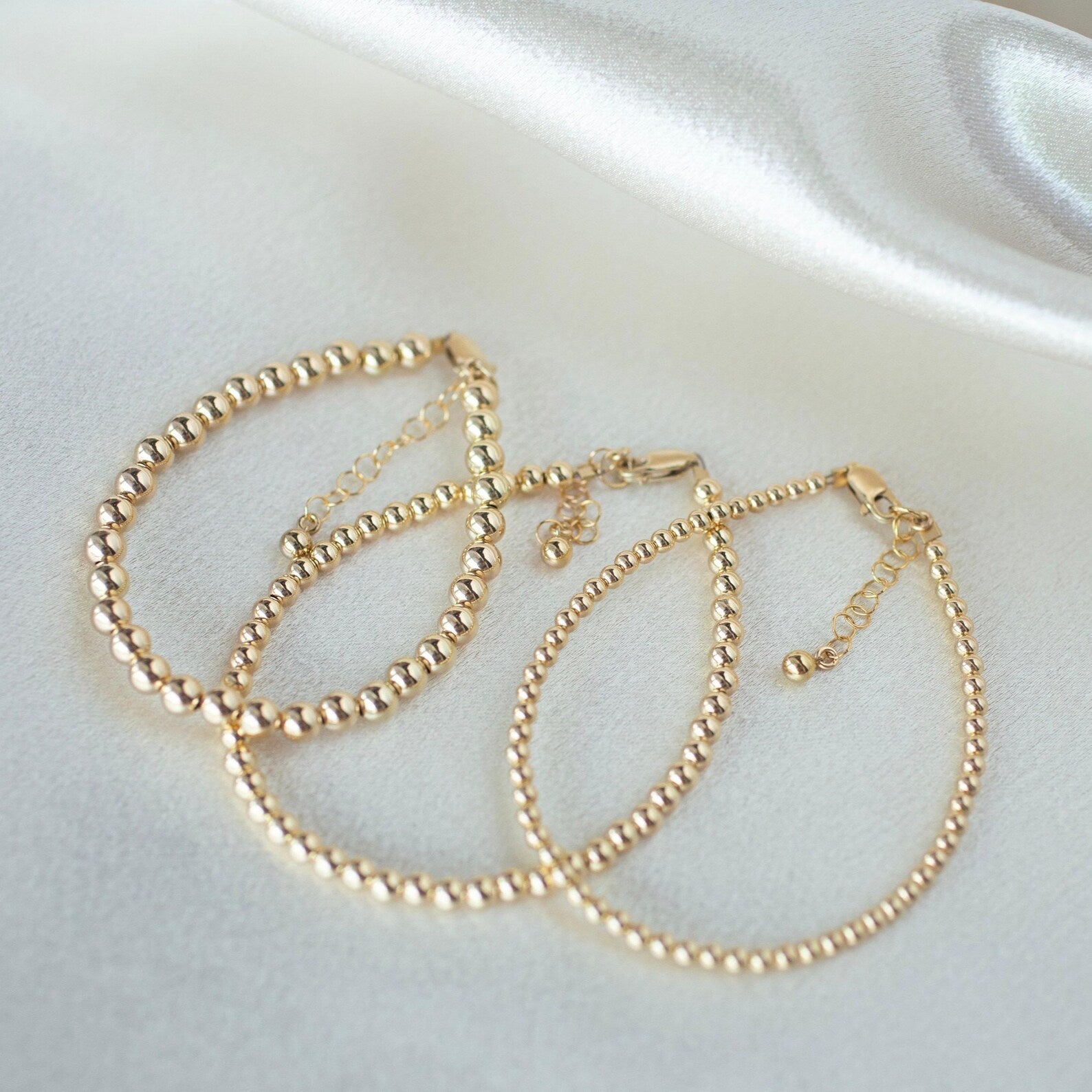Minimal gold filled beaded bracelet