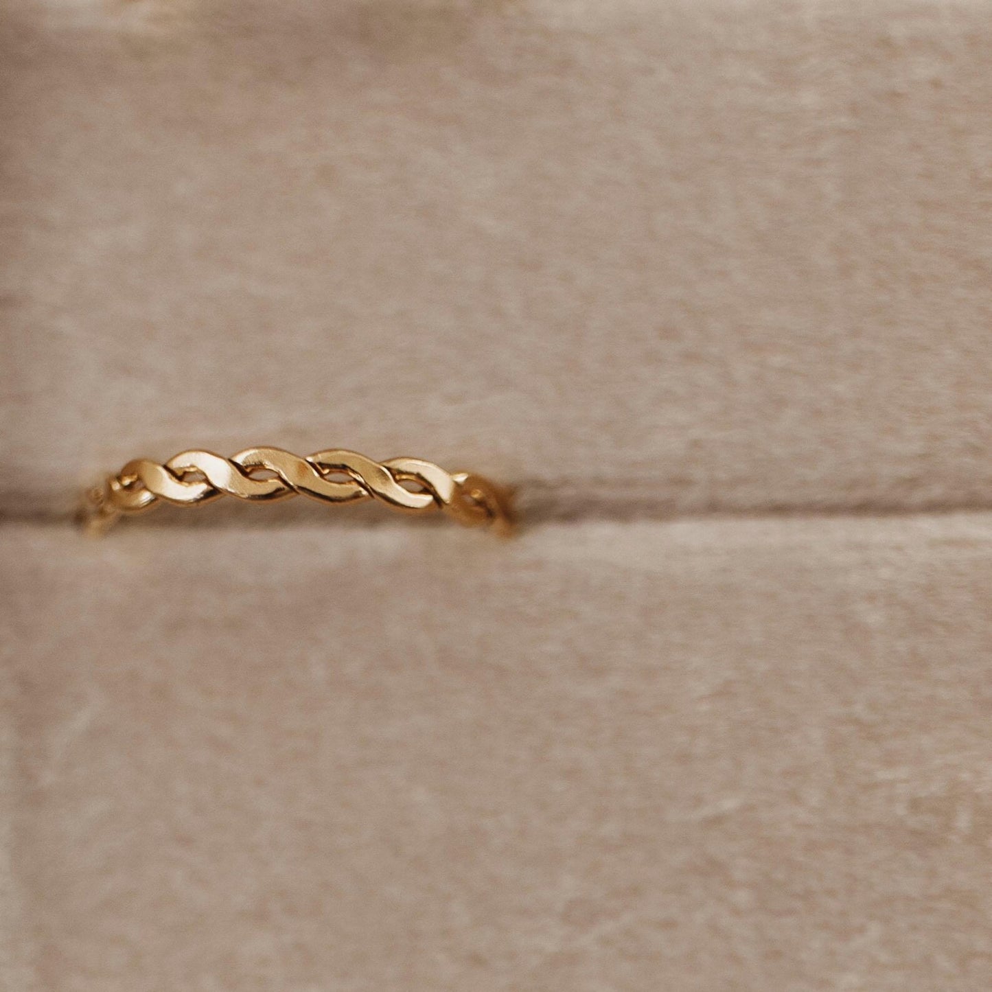 Twist Ring