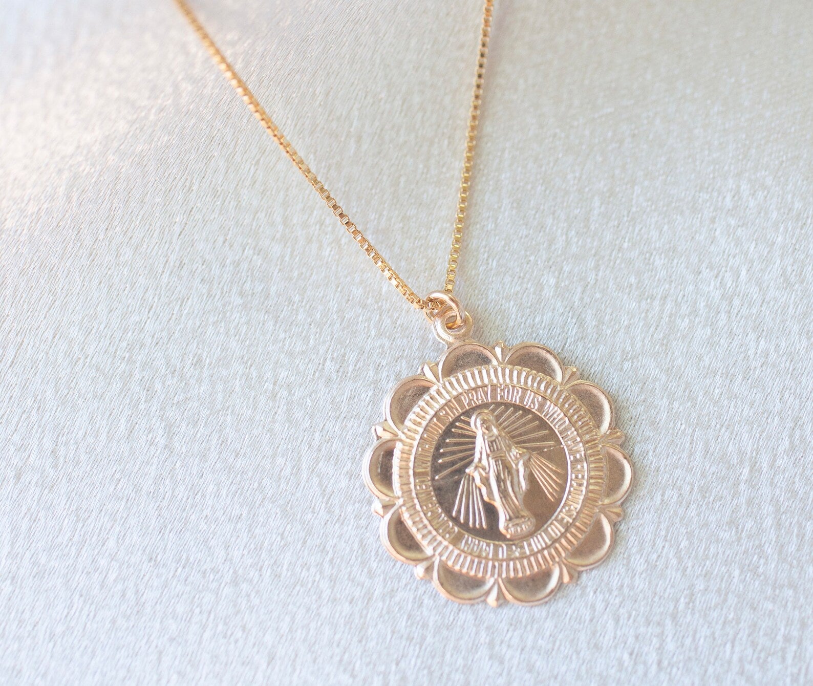 Gold Large Mary Necklace Women