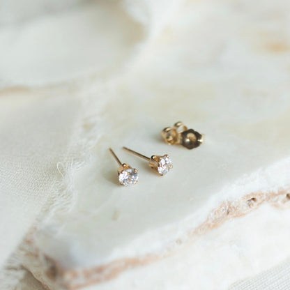 clear stud earrings